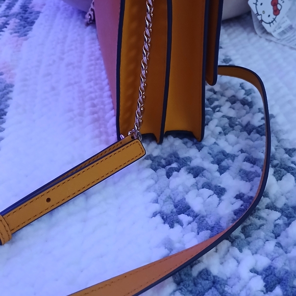 Authentic Michael Kors Saffiano Crossbody Bag - Picture 4 of 10